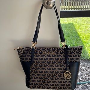 ❣️ NWT Michael Kors Bedford Tote ❣️